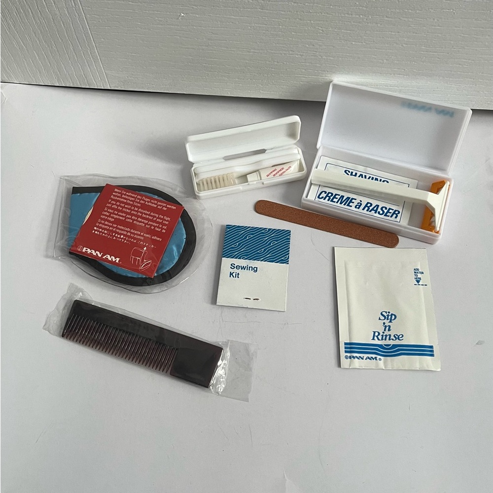 Vintage Pan Am Airlines Complimentary Toiletry Travel Kit Bag. NOS - Picture 5 of 6
